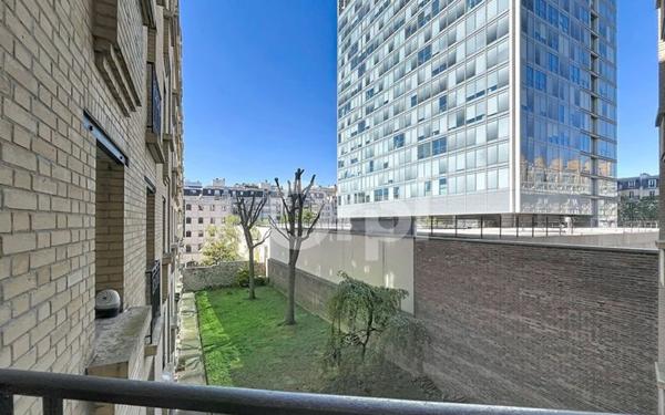 Appartement à vendre    2 pièces • 32,24 m2 Paris 15