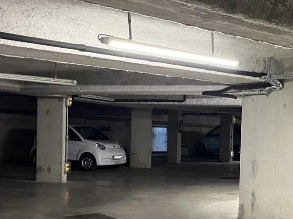 Location                                                      Parking
                        
                                                            à Yerres