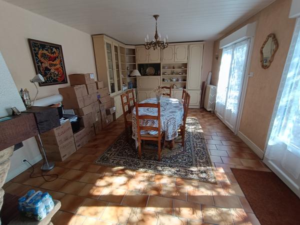Maison Type T7, 5 chambres, 3 terrasses, garages, sur terrain d’environ 1151 m²