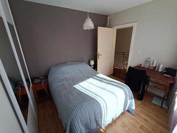 Maison Type T7, 5 chambres, 3 terrasses, garages, sur terrain d’environ 1151 m²