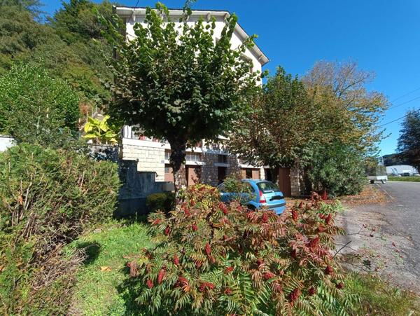 Maison Type T7, 5 chambres, 3 terrasses, garages, sur terrain d’environ 1151 m²