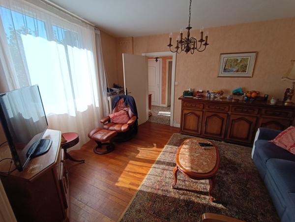 Maison Type T7, 5 chambres, 3 terrasses, garages, sur terrain d’environ 1151 m²