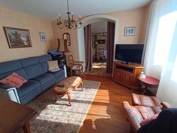 Maison Type T7, 5 chambres, 3 terrasses, garages, sur terrain d’environ 1151 m²
