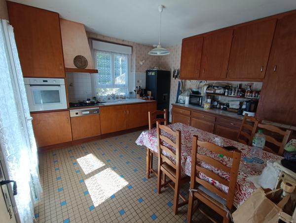Maison Type T7, 5 chambres, 3 terrasses, garages, sur terrain d’environ 1151 m²