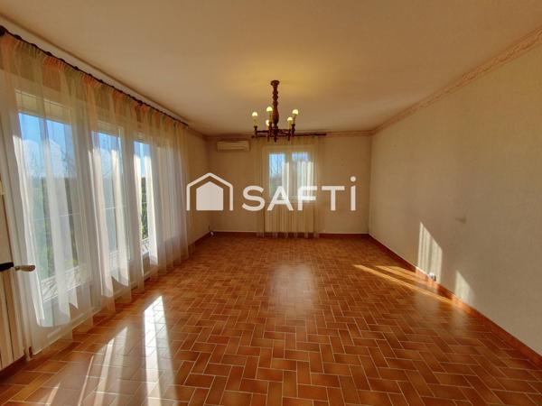 Jolie maison lumineuse sur sous-sol