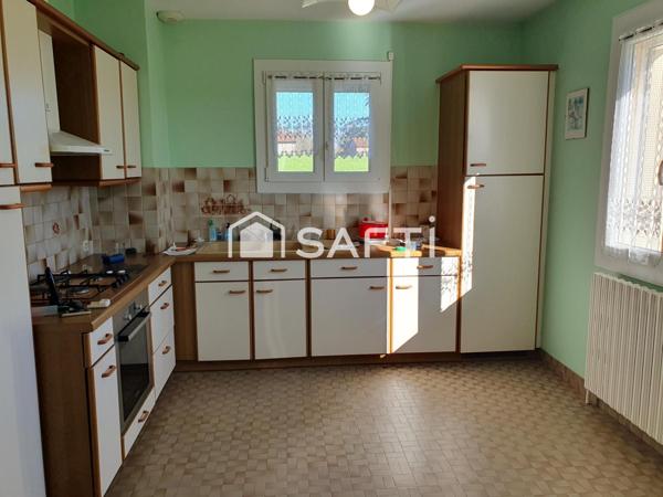 Jolie maison lumineuse sur sous-sol