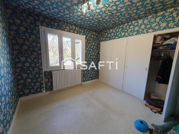 Jolie maison lumineuse sur sous-sol