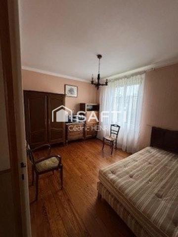 venez découvrir cette Charmante maison des années 60 proche de toutes commodités et transport.