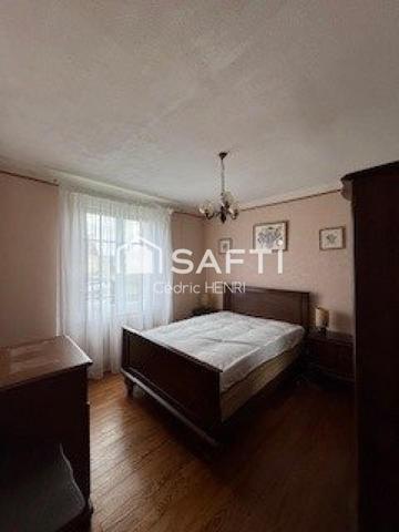 venez découvrir cette Charmante maison des années 60 proche de toutes commodités et transport.