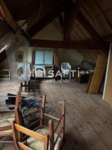 venez découvrir cette Charmante maison des années 60 proche de toutes commodités et transport.