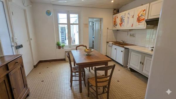 Vente                                                      Maison
                        
                     4 pièces                      95 m2                     à Nantes
