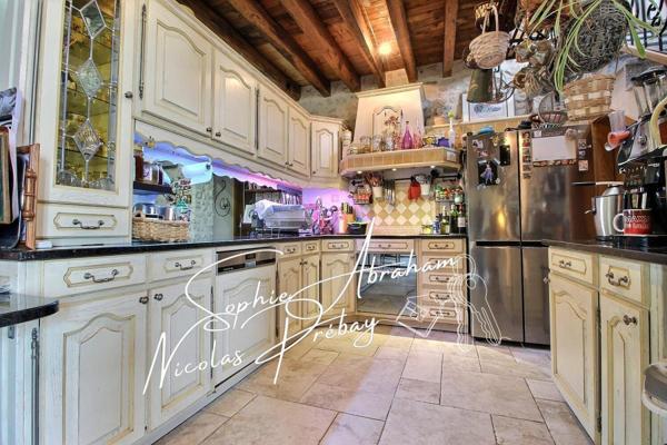 Coup de coeur ! Maison en pierres  de 7 pièces, 5 chambres avec jardin et dépendance