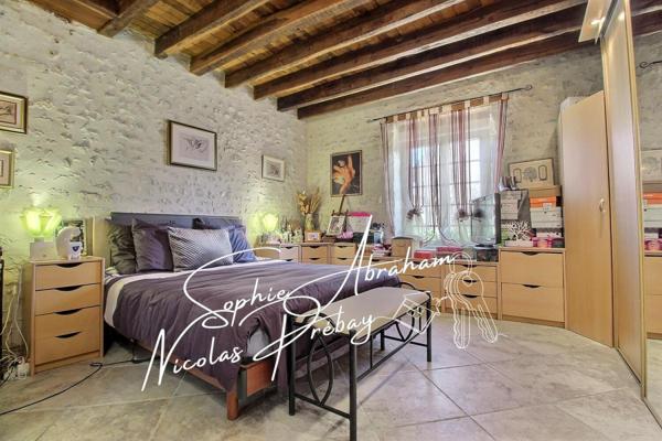 Coup de coeur ! Maison en pierres  de 7 pièces, 5 chambres avec jardin et dépendance