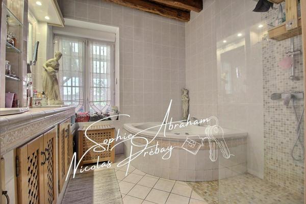 Coup de coeur ! Maison en pierres  de 7 pièces, 5 chambres avec jardin et dépendance