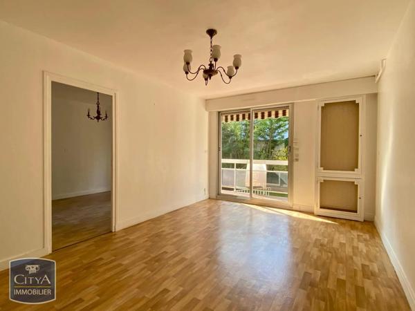 Appartement à louer 2 pièces 46.07m² Tours (37100)