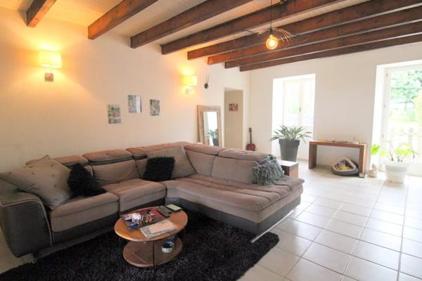 Charentaise de 5 chambres avec piscine