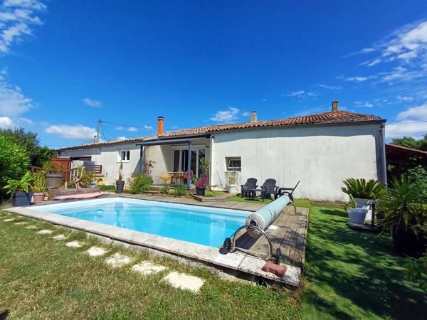 Charentaise de 5 chambres avec piscine
