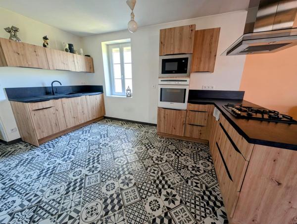 Maison en pierre avec terrain de 4300 m² – Bourbon-Lancy