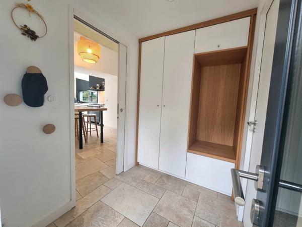 PLONÉOUR-LANVERN (29) – Corps de ferme rénové de 190 m² avec piscine, studio indépendant, penty et jardin arboré