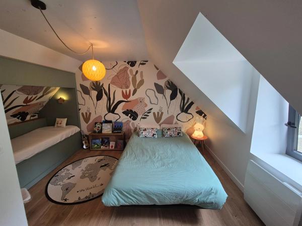 PLONÉOUR-LANVERN (29) – Corps de ferme rénové de 190 m² avec piscine, studio indépendant, penty et jardin arboré