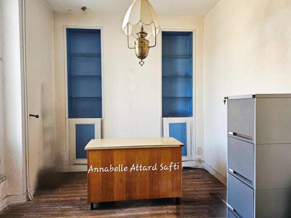 Ensemble d'une ancienne maison bourgeoise des années 1900  et d'un local commercial  à restaurer