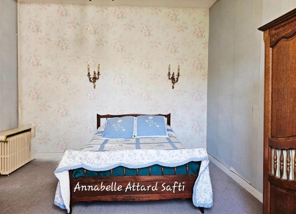 Ensemble d'une ancienne maison bourgeoise des années 1900  et d'un local commercial  à restaurer