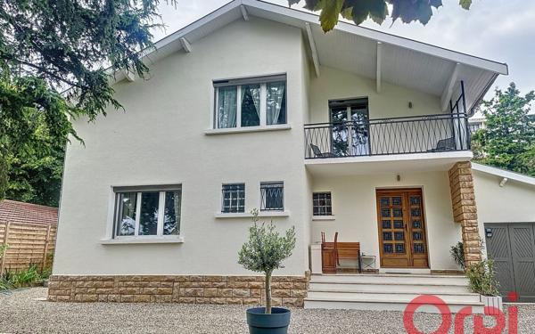 Maison à vendre    5 pièces • 146 m2 Décines-Charpieu