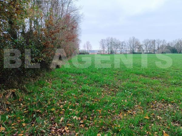 Jolie terrain en bord du loir d'une superficie de 1695m2 proche Vendôme