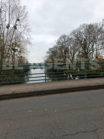 Jolie terrain en bord du loir d'une superficie de 1695m2 proche Vendôme