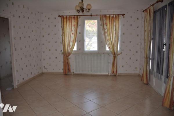 Vente sur le commune de Château-Gontier-Sur-Mayenne une maison avec jardin et garage 