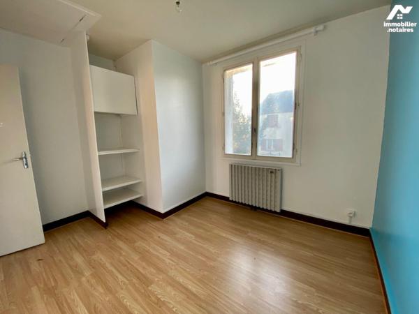 A Salbris, maison sur sous-sol spacieuse et lumineuse idéale pour une famille nombreuse. Vous s...