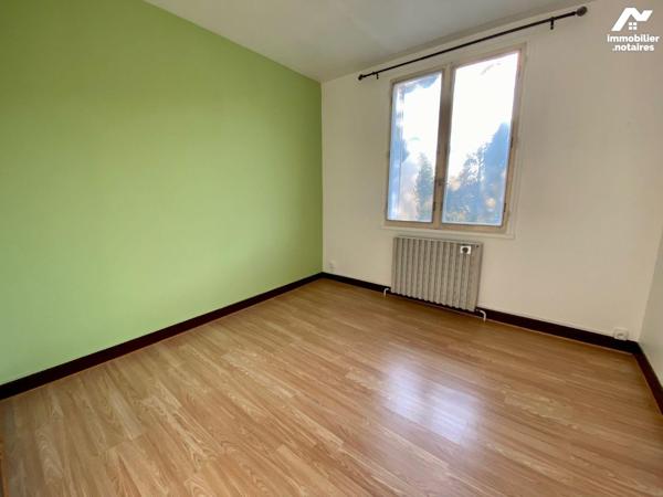 A Salbris, maison sur sous-sol spacieuse et lumineuse idéale pour une famille nombreuse. Vous s...