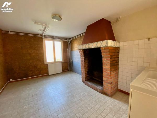 A Salbris, maison sur sous-sol spacieuse et lumineuse idéale pour une famille nombreuse. Vous s...