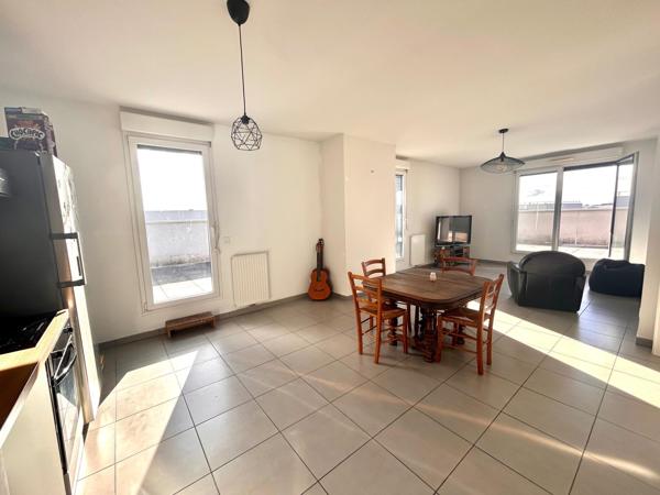 T4 avec terrasse panoramique et deux parkings