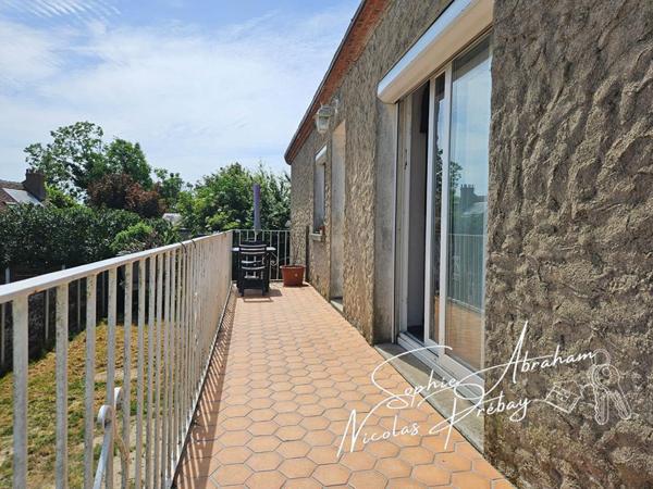Maison avec sous-sol et terrain
