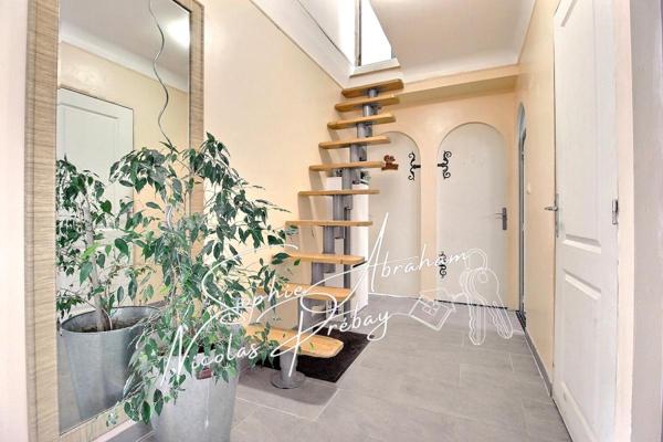 Maison avec sous-sol et terrain