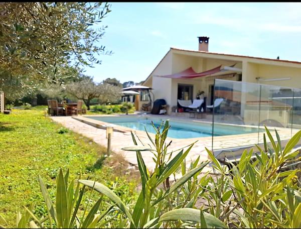 Villa de Plain-Pied Rénovée – Vue Panoramique & Prestations Haut de Gamme