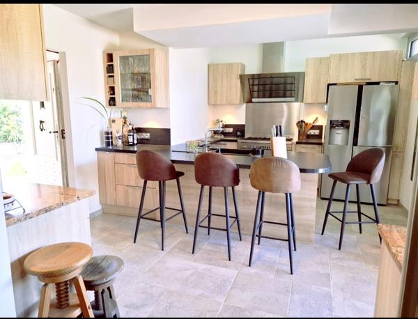 Villa de Plain-Pied Rénovée – Vue Panoramique & Prestations Haut de Gamme