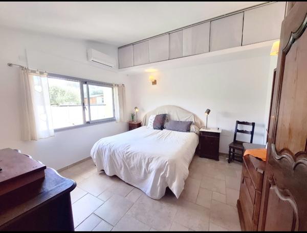 Villa de Plain-Pied Rénovée – Vue Panoramique & Prestations Haut de Gamme