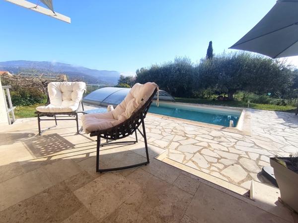 Villa de Plain-Pied Rénovée – Vue Panoramique & Prestations Haut de Gamme