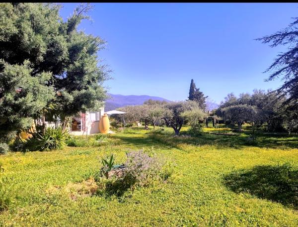 Villa de Plain-Pied Rénovée – Vue Panoramique & Prestations Haut de Gamme