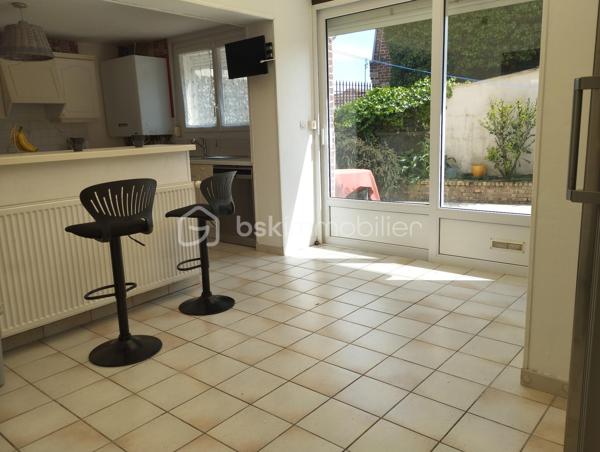 Vous recherchez une maison spacieuse pour votre famille, sans travaux à prévoir ?

Découvrez cette belle maison de 175 m² idéalement située à proximité des écoles, commerces, transports et du centre-ville.

Dès l'entrée, vous serez séduits par ses beaux volumes et son atmosphère chaleureuse : salon et salle à manger lumineux avec cheminée fonctionnelle, cuisine indépendante, véranda ouverte sur une agréable terrasse de 46 m².

La maison offre également 4 chambres dont une véritable suite parentale avec dressing et salle d'eau privative, idéale pour préserver l'intimité de chacun.

Les atouts qui font la différence :
✔ Garage
✔ Cave voûtée
✔ Toiture récente sous garantie décennale
✔ Double vitrage et volets roulants
✔ Chaudière Frisquet
✔ Adoucisseur d'eau
✔ Aucun gros travaux à prévoir

Une maison familiale rare sur le secteur offrant espace, confort et potentiel à un prix attractif.

💰 189 000 € FAI
Les honoraires d’agence sont à la charge du vendeur.

📞 Contactez moi rapidement pour organiser une visite au 07.50.47.46.92 !

Cette annonce vous est présentée par votre agent commercial BSK Immobilier Lauriane DELLEAUX immatriculé au RSAC de SAINT-QUENTIN sous le numéro 994 174 175 00012