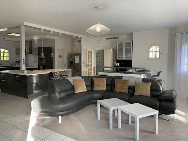 Maison à vendre |  Saint-Jean-d'Illac |  6 pièces | 200 m²