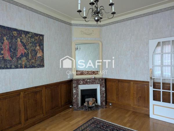 MAISON BOURGEOISE 5 CHAMBRES AVEC COUR EN CENTRE VILLE