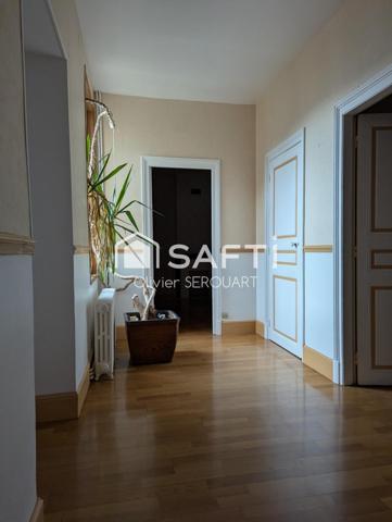 MAISON BOURGEOISE 5 CHAMBRES AVEC COUR EN CENTRE VILLE