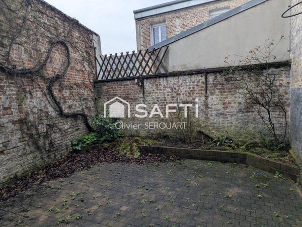 MAISON BOURGEOISE 5 CHAMBRES AVEC COUR EN CENTRE VILLE