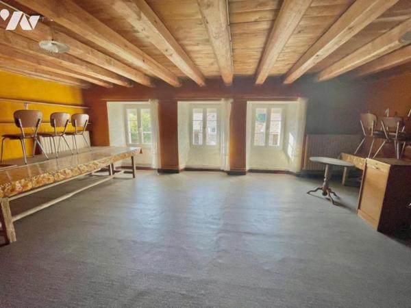 A VENDRE ANCIEN CAFE ET GARAGE A  SAINT DENIS EN MARGERIDE