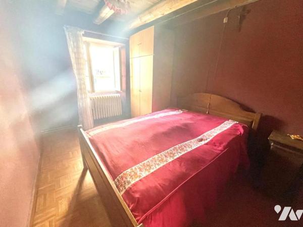 A VENDRE ANCIEN CAFE ET GARAGE A  SAINT DENIS EN MARGERIDE