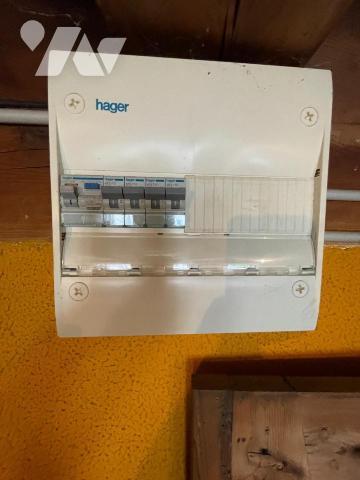 A VENDRE ANCIEN CAFE ET GARAGE A  SAINT DENIS EN MARGERIDE