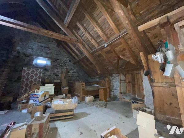 A VENDRE ANCIEN CAFE ET GARAGE A  SAINT DENIS EN MARGERIDE